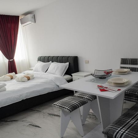 Apart Hotel Center П'ятра-Нямц Екстер'єр фото