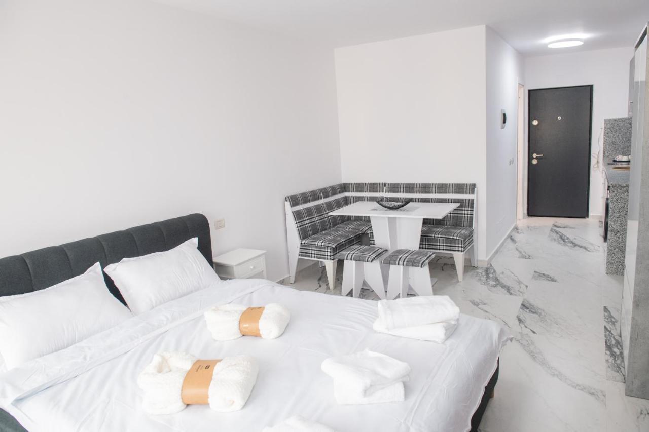 Apart Hotel Center П'ятра-Нямц Екстер'єр фото