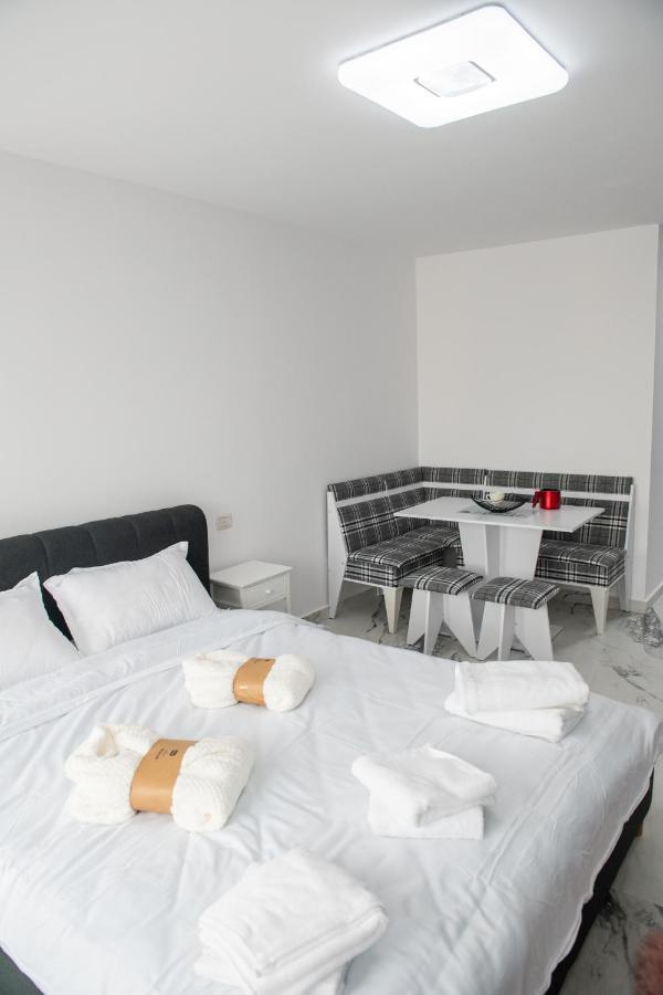 Apart Hotel Center П'ятра-Нямц Екстер'єр фото