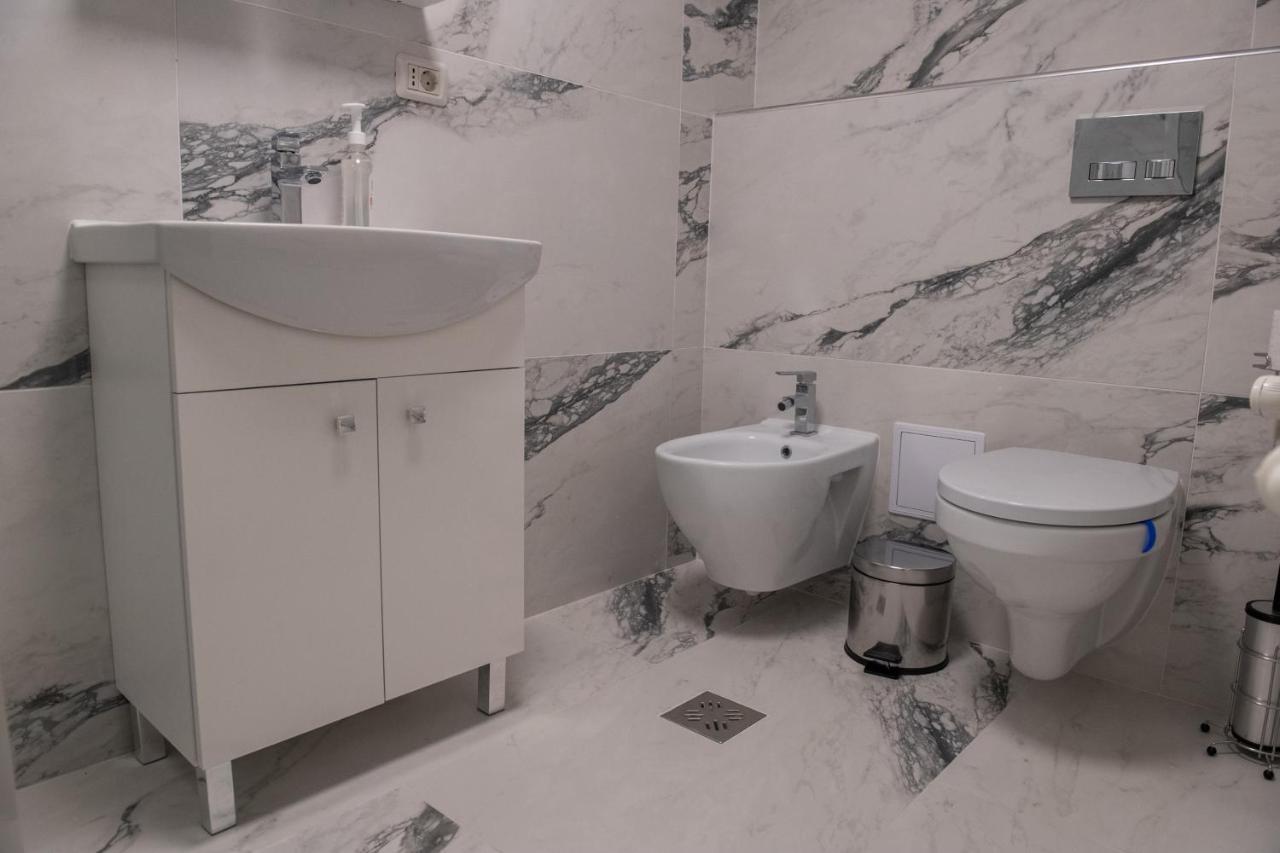 Apart Hotel Center П'ятра-Нямц Екстер'єр фото