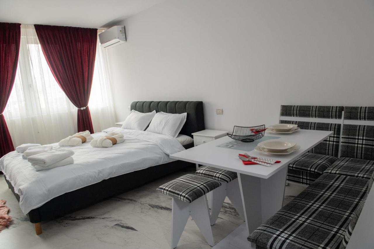 Apart Hotel Center П'ятра-Нямц Екстер'єр фото