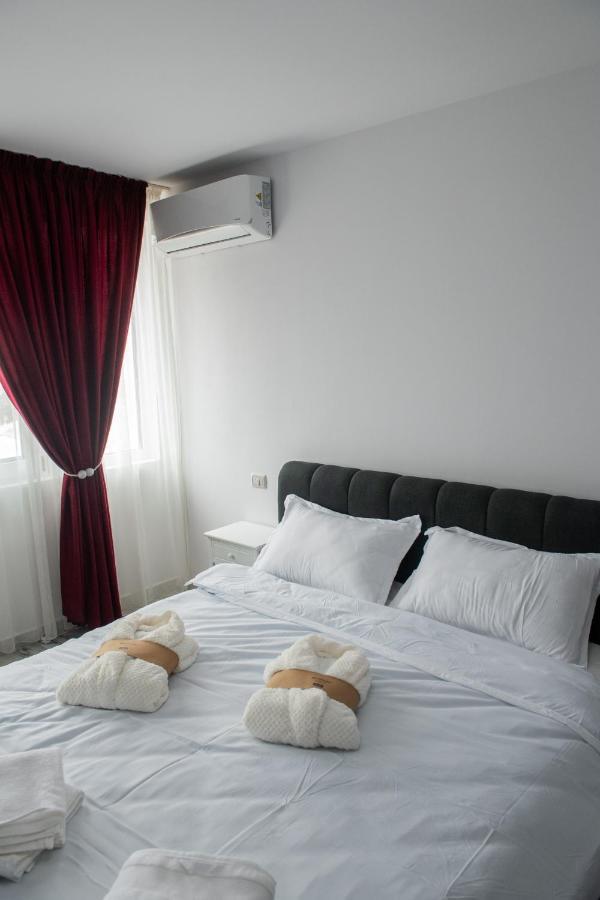 Apart Hotel Center П'ятра-Нямц Екстер'єр фото